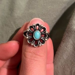 James Avery retired de Flores ring